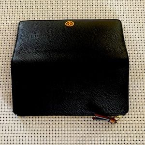 Black Kate Spade wallet with brown interior. Excellent condition.